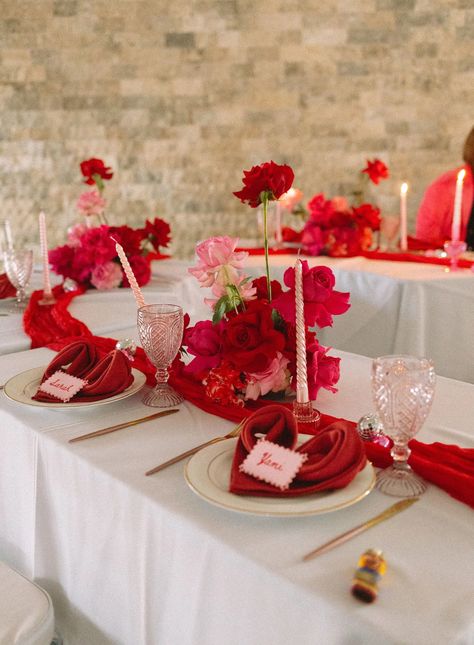 rich red floral centerpieces and linens with delicate blush accent decor for a Valentine's Day wedding reception tablescape Red Floral Centerpieces, Multiple Wedding Cakes, Retro Romance, Pink Veil, Crush A, Red Wedding Theme, Hot Pink Weddings, Pink Wedding Theme, Pink Wedding Dresses