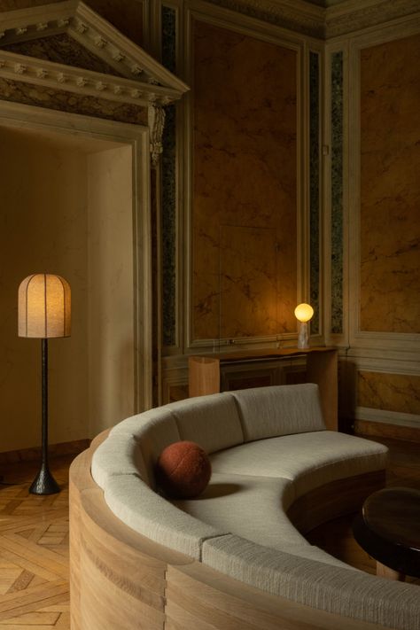 Pierre Yovanovitch Mobilier | MilK decoration Moorish Furniture, Pierre Yovanovitch, Public Hotel, Dream Apartment, Pierre Frey, Lounge Room, Banquette, Outdoor Bed, Chaise Lounge