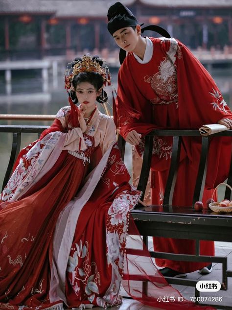 China Traditional Clothes, Asian Wedding Outfits, Chinese Engagement, Chinese Wedding Dress Traditional, Wedding Dress Traditional, Different Nationalities, Traditional Accessories, Traditional Asian Dress, Traditional Chinese Wedding