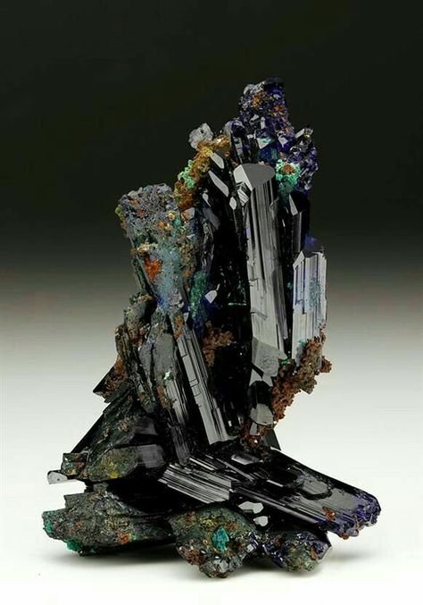 Crystal Growth, Geology Rocks, Rock Minerals, Pretty Rocks, Cool Rocks, Beautiful Rocks, Mineral Stone, Minerals And Gemstones, Rocks And Gems