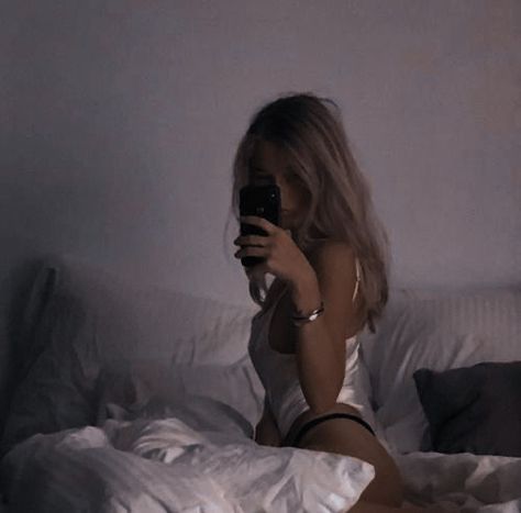 Lingerie Selfie, Spiegel Selfie, Selfie Snapchat, Shotting Photo, Mirror Selfie Poses, Body Picture, Trik Fotografi, Instagram Photo Inspiration, Jolie Photo