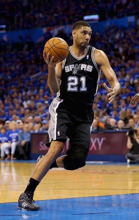 Tim Duncan Wallpapers, George Gervin, Air Force One Shoes, Texas Sports, Tim Duncan, Basketball History, Lamelo Ball, Basketball Wallpaper, Nba Pictures