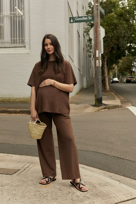 Winter Maternity Outfits Aesthetic, Gen Z Maternity, Italian Maternity Style, H&m Maternity, 2nd Trimester Outfits Summer, Minimal Maternity Style, Linen Pants Pregnancy Outfit, Maternity Gym Outfit, Second Trimester Summer Outfits