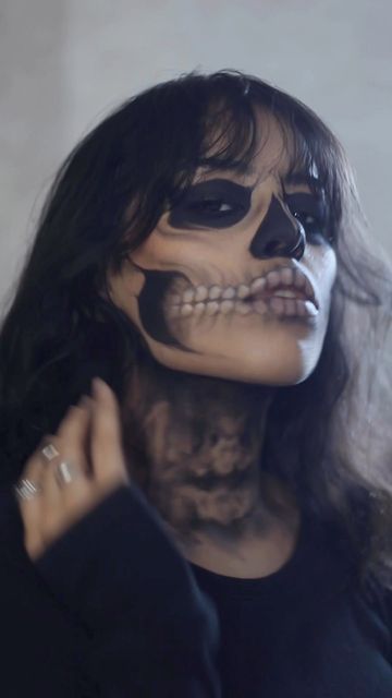 Skeleton Makeup Photoshoot, Halloween Costumes With Face Makeup, Skull Make Up Woman, Skeleton Jaw Makeup, Skeleton Female Costume, Halloween Costumes Women Face Paint, Skeletal Face Makeup, Hot Skull Makeup, Woman Skeleton Makeup