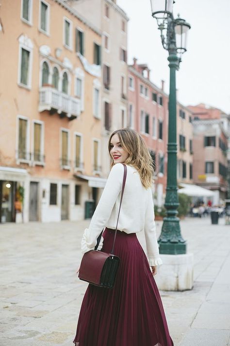 Maroon Pleated Skirt Outfit, Maroon Pleated Skirt, Pink Store, Mode Ulzzang, Pleated Skirt Outfit, Burgundy Skirt, Retro Pin Up, Wine Color, Skirt Outfit