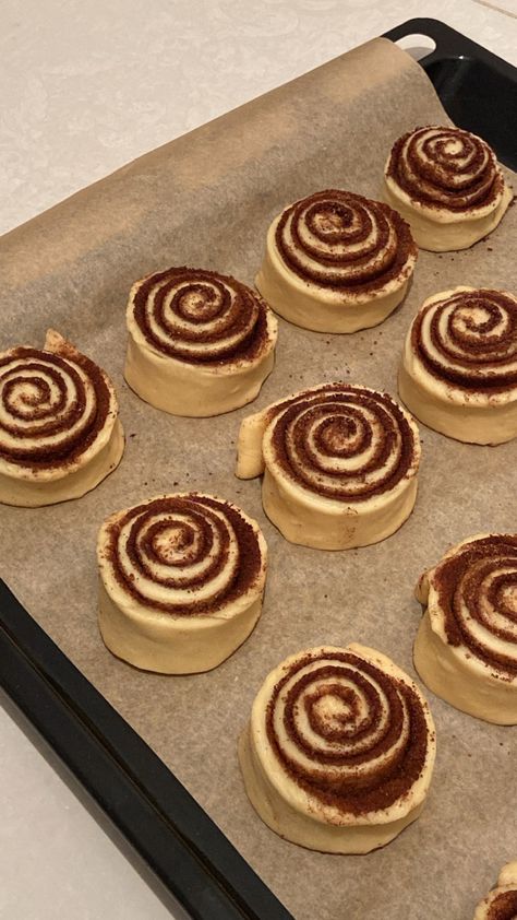 Cinnabon Recipe, Winter Baking, Dandelion Recipes, Think Food, Chicken Thigh Recipes, Food Obsession, Pretty Food, Food Cravings, Baked Chicken