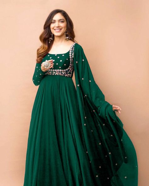 New Anarkali Design Fashion Styles, Anarkali Suits Designer Latest Georgette, Churidhar Models Latest Party Wear, Latest Maxi Dress Design, Latest Long Gown Design, Long Dresses Indian Style, Anarkali Suits Designer Latest, Green Anarkali Dress, Black Maxi Dresses