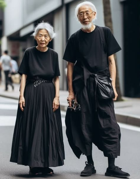 Japan Minimalist Fashion, Japanese Fashion Minimalist, Japanese Shorts, Japanese Inspired Fashion, Japanese Minimalist Fashion, Japanese Fashion Women, Japan Outfits, Japan Fashion Street, Blackest Black