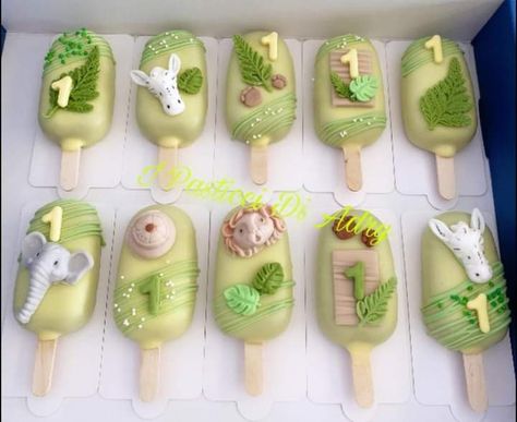 Oreo Covered Chocolate, Jungle Cakes, Covered Chocolate, Chocolate Popsicles, Baby Boy Birthday Cake, Baby Shower Safari Theme, Baby Shower Safari, Jungle Cake, Farm Cake