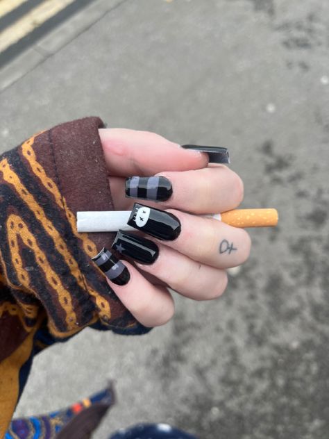 Alt Y2k Nails, Short Alt Nails, Sally Face Nails, Alt Nails, Sally Nails, Belly Piercings, Fake Nails Designs, Short Acrylics, Punk Nails