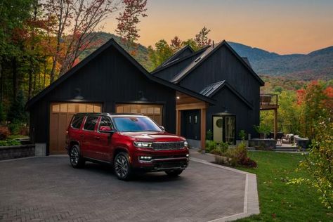 Discover HGTV® Dream Home 2022, luxurious modern mountain cabin located in Warren, Vermont. Hgtv Dream Home 2022, Modern Exterior Lighting, Garage Pictures, Hgtv Dream Homes, Deck Pictures, Large Driveway, Vertical Siding, Hgtv Dream Home, Modern Garage