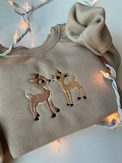 November Outfit Ideas, Embroidery Outfits, Reindeer Sweatshirt, Whimsical Wardrobe, November Outfits, Reindeer Christmas Sweater, Winter Embroidery, Trendy Maternity Outfits, Cute Christmas Sweater