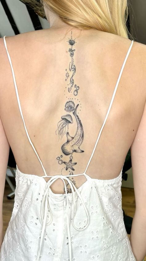 Jellyfish And Whale Tattoo, Sharks Spine Tattoo, Jellyfish Tattoo On Back, Matching Tattoos Jellyfish, Insect Spine Tattoo, Whale Shark Tattoo Color, Whale Spine Tattoo, Whale Shark Back Tattoo, Whale Shark Tattoo Ideas