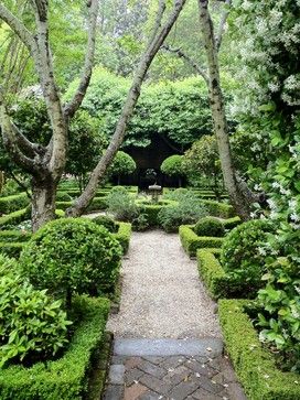 Landscape Design Ideas, Pictures, Remodel and Decor Public Garden Architecture, Charleston Gardens, Landscape Design Ideas, Courtyard Gardens, Southern Garden, Dekor Diy, Front Landscaping, Garden Whimsy, Landscape Designs