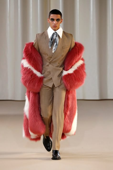 Mans Madrid Fall 2022 Fashion Show | Vogue 2022 Fashion Show, High Fashion Men, Mens Fur, Menswear Runway, Fur Coat Men, Fashion Suits For Men, Couture Runway, 2022 Fashion, Suit Fashion