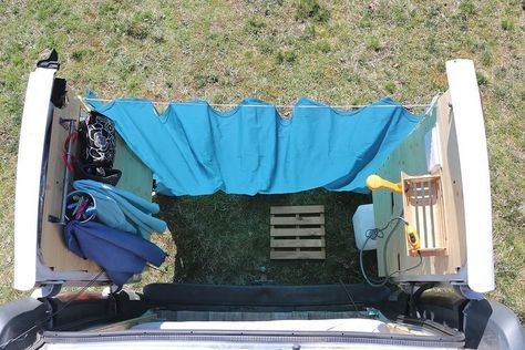 Camper Van Shower, Kombi Trailer, Football Fitness, Kangoo Camper, Auto Camping, Interior Boho, Camper Hacks, Kombi Home, Van Conversion Interior