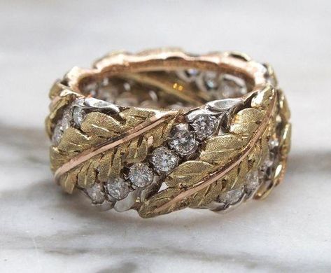 18k Gold and Diamond Band Diamond Band Rings, Diy Jewelry Rings, Fancy Jewellery Designs, Gold Diamond Band, Gold Rings Fashion, Jewels Rings, Fabulous Jewelry, Vintage Band, Vintage Jewels