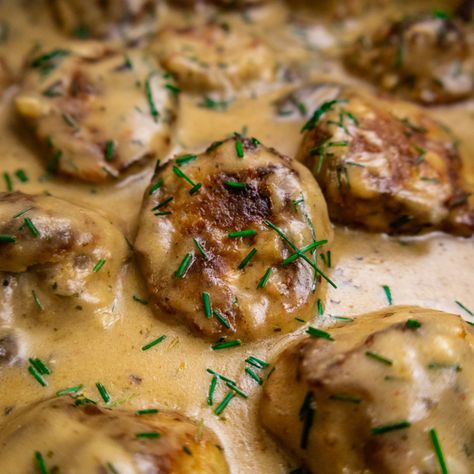 The Best Juicy chicken meatballs in a creamy mushroom sauce, perfect for weeknight dinners or special occasions. White Mushroom Sauce, Mushroom Meatballs, Healthy Orange Chicken, Mellow Mushroom, Italian Chicken Sausage, Meatball Sauce, Steamed Green Beans, Orange Chicken Recipe, Creamy Mushroom Sauce