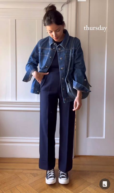 Navy Trousers Outfit Women, Navy Trousers Outfit, Casual Chic Outfits, Smart Casual Women, Trouser Outfit, Outfits With Converse, Casual Chic Outfit, Casual Work Outfits, Mode Inspo