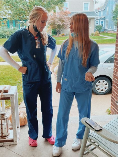 Scrubs Costume Halloween, Paramedic Halloween Costume, Doctor Halloween Costumes Women, Job Costumes Ideas, Nurse Halloween Costumes Scrubs, Diy Nurse Costume Women, Nurse Costume Scrubs, Nurse And Patient Costume, Halloween Costumes For Nurses At Work