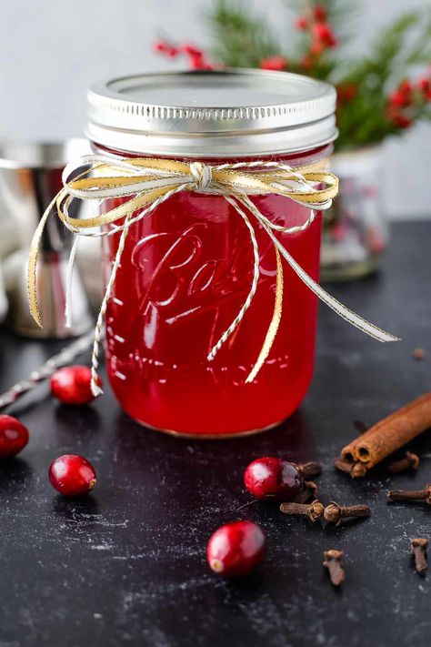 Cranberry Simple Syrup, Hot Winter Drinks, Simple Syrup Recipe, Bartending Tips, Syrup Recipes, Mulling Spices, Simple Syrup Recipes, Diy Cocktails, Christmas Simple