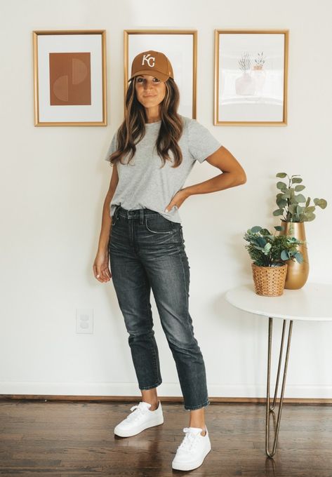 Outfit Ideas With Blue Jeans, Everyday Fall Outfits, Wardrobe Reset, Casual Neutral Outfits, Mom Outfits Fall, Jeans And T Shirt Outfit, Casual Weekend Outfit, Mom Wardrobe, Summertime Outfits