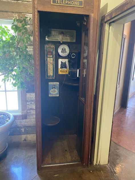 Vintage Telephone Booth, English Phone Booth, Pay Phone Booth, Framery Phone Booth, Phone Booth Vintage, Abandoned Phone Booth, Telephone Booth, Phone Booth, Body Reference