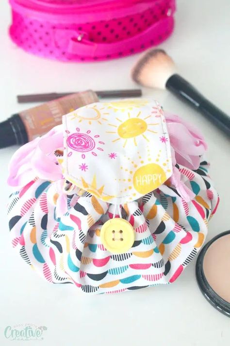 Easy Makeup Bag, Makeup Pouch Pattern, Makeup Bag Sewing Pattern, Makeup Bag Sewing, Mini Makeup Pouch, Drawstring Makeup Bag, Makeup Bag Pattern, Bucket Bag Pattern, Diy Makeup Bag