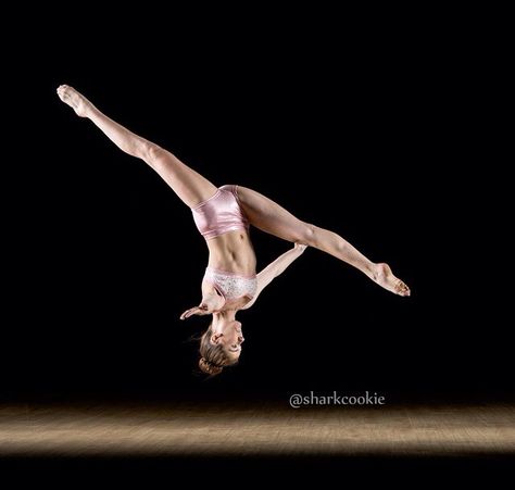 Perfect front aerial!!! Vision Board Pics, Flexibility Training, Aerial Dance, Dance Ideas, Love Dance, Life Vision Board, Aerial Photo, Instagram Search, Instagram Social Media