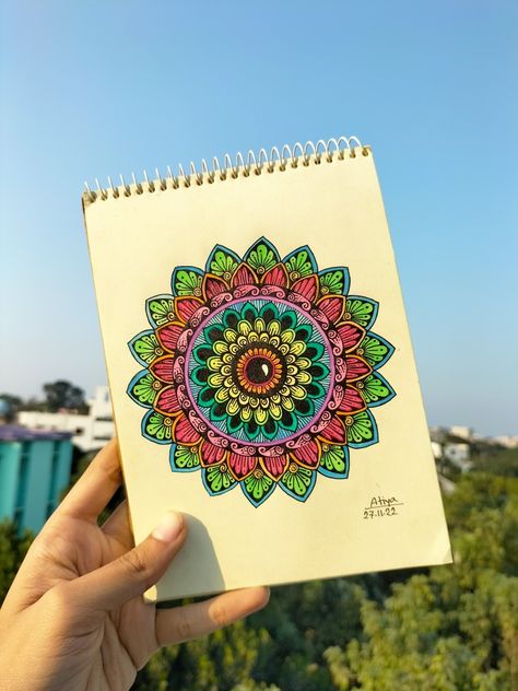 Easy colourful mandala art for beginners. Colour Ful Mandala Art Easy, Mandala Art Simple Colourful, Big And Easy Rangoli Designs, Unique Mandala Drawing Colour, Mandala Art Simple Easy For Beginners, Mandala Art Easy For Beginners, Simple Mandala Art For Beginners, Easy Mandala Drawing For Beginners, Mandala Drawing Colourful