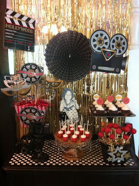 Photo 1 of 14: Oscar/Academy Awards / The Oscars "Oscar viewing party 2012" | Catch My Party Movie Themed Birthday Party, Oscars Theme Party, Hollywood Birthday Parties, Oscars Party Ideas, Cinema Party, Oscar Academy Awards, Hollywood Birthday, Oscar Viewing Party, Hollywood Party Theme