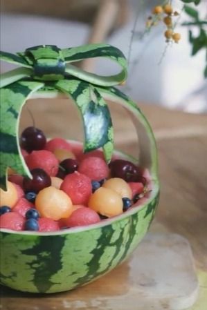 watermelon fruit basket#fruitbasketPlease click the YouTube link to watch the production process,#fruit Fruit At A Party, Watermelon Fruit Basket, Watermelon Carving Wedding, Watermelon Carving Easy, Fruit Basket Watermelon, Watermelon Fruit Bowls, Make Tiramisu, Watermelon Basket, Fruit Buffet