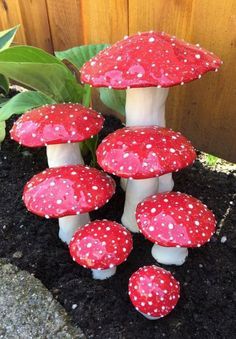 Diy Backyard Decor, Backyard Decor Ideas, Garden Mushrooms, Outdoor Crafts, Garden Crafts Diy, Vintage Garden Decor, Diy Yard, Garden Art Crafts, Garden Yard Ideas