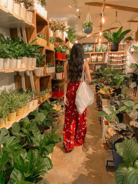 Plant Shopping Outfit, Plant Shopping Aesthetic, Plant Store Photoshoot, Plant Shop Photoshoot, Plant Nursery Aesthetic, Plant Nursery Photoshoot, Easy Self Portrait, Plant Lady Aesthetic, Plant Shop Aesthetic