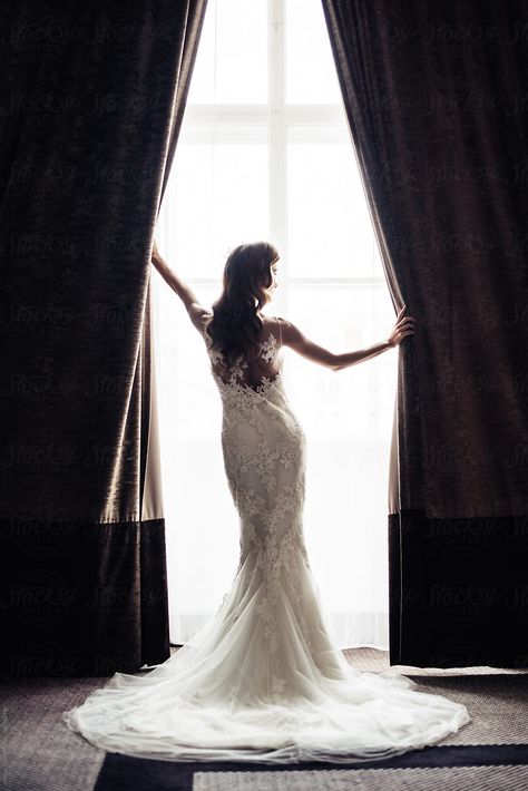 25 Creative Bridal Portraits Ideas - Are Bridal Portraits Necessary Wedding Dress Photoshoot, Bride Photos Poses, Wedding Portrait Poses, Bridal Photography Poses, Bride Pictures, Bride Photography Poses, Bride Photoshoot, Wedding Picture Poses, Bridal Pictures