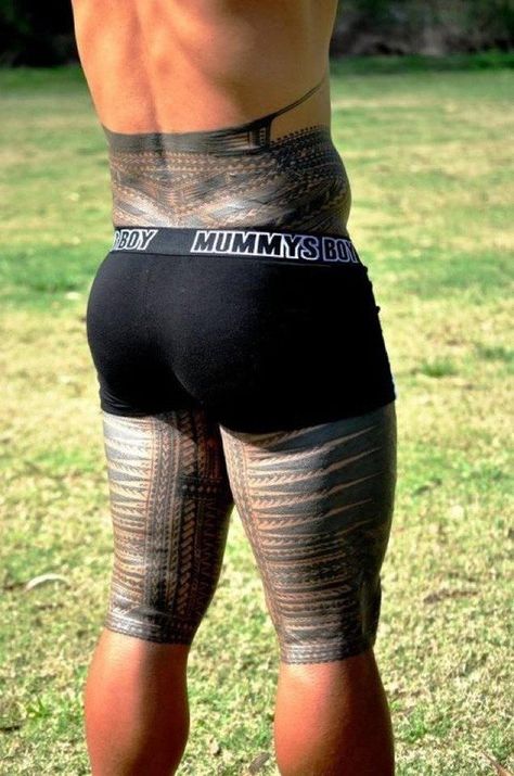 Traditional Samoan Tattoo - 30 Pictures of Samoan Tattoos <3 ! Samoan Back Tattoo, Samoan Women, Tatau Tattoo, Samoan Tattoos, Filipino Tattoos, Maori Tattoos, Band Tattoos, Girl Back Tattoos, Polynesian Tattoos