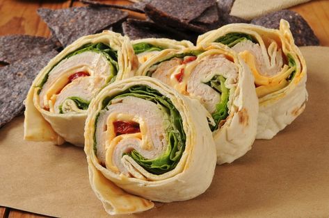 Roasted Red Pepper Pinwheels | The Leaf Nutrisystem Blog Turkey Pinwheels, Leftover Breakfast, Chicken Pinwheels, Pinwheel Sandwiches, Sandwich Wraps Recipes, Atkins Recipes, Sandwich Wraps, Turkey Cheese, Pinwheel Recipes