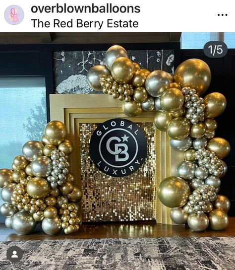 Disco Party Backdrop, Gala Decor, Gatsby Birthday Party, Gatsby Birthday, Black And Gold Party, Flowers Balloons, New Year Ideas, 50th Birthday Decorations, Diy Wedding Backdrop