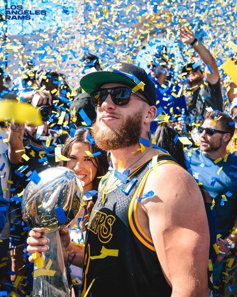 Cooper Kupp Wallpaper, La Rams Football, Jersey Outfits, Super Bowl Trophy, Cooper Kupp, La Chargers, Nfl Rams, Football Pics, Nfl Football Pictures