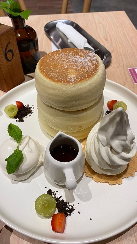 Japanese Pancake Aesthetic, Souffle Pancakes Aesthetic, French Cuisine Aesthetic, Japanese Dessert Aesthetic, Japan Breakfast, Pancake Aesthetic, Cute Pancakes, Japanese Fluffy Pancakes, Japanese Pancake