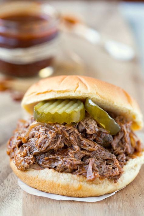 Slow Cooker Barbecue Beef Recipe - easy crock pot beef dinner! Beef On A Bun, Beef Barbecue, Crock Pot Beef, On A Bun, Dump Meals, Bbq Sauce Homemade, Crockpot Beef, Beef Recipe, Easy Family Dinners