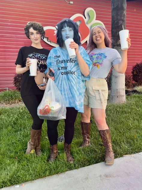 Here is what happens when your Critical Roll Cosplay Group gets food after the Renfaire (Vex - Imogen - Jester) Vex Cosplay, Critical Role Cosplay, Cosplay Group, Laura Bailey, Critical Role, Best Cosplay, What Happens When You, Clothes, Art