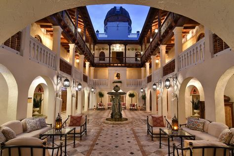 Mexican Mansion, Courtyard Architecture, Casa Casuarina, Villa Decor, Bucket List Hotels, Miami Mansion, Versace Mansion, Luxury Miami, Hidden Passage