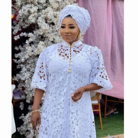 Lace Dress Styles For Women, Cord Lace Gown Styles, Lace Dress Styles Nigerian, Lace Gown Styles Nigerian, African Lace Dress, Kaftan Lace, Long Dress African, Organza Tops, White Lace Dress Long