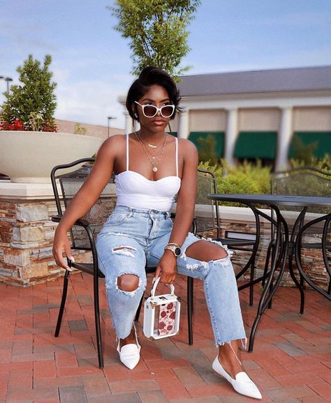 @idesign8 Blue Jeans And White Top, Jeans And White Top, Fashion And Makeup, Fashion Blogger Style, Black Women Fashion, Fashion Killa, Outfits Casuales, White Top, Beauty Fashion