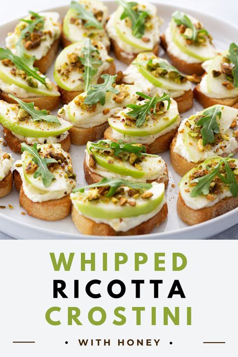 This crostini is one of those appetizers that you’ll come back to again and again! The perfect appetizer to bring to a potluck or party! They’re easy to make and always a hit. Crustini Appetizers Summer, Toast Appetizers, Quick Party Appetizers, Honey Appetizers, Ricotta Crostini, Crostini Appetizers, Whipped Ricotta, Crostini Recipes, Summer Appetizer