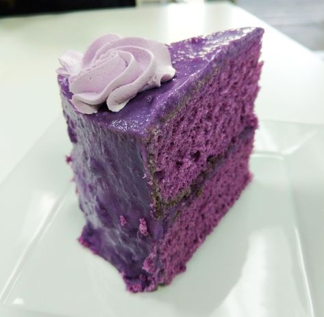 Taro Cake Recipe, Filipino Pastries, Filipino Desert, Purple Velvet Cakes, Blue Foods, Amaretto Cheesecake, Taro Cake, Purple Desserts, Almond Coffee Cake