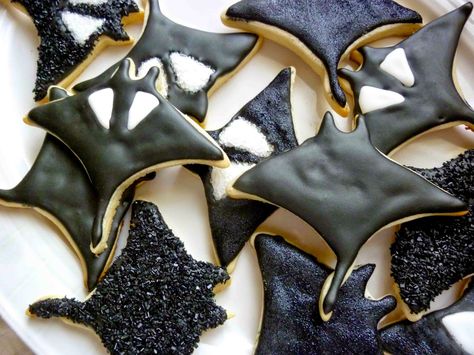 Funny Recipes, Grad Cookies, Shark Cookies, Edible Crafts, Ocean Party, Mini Cakes Birthday, Cookie Inspiration, Manta Ray, Food Inspo