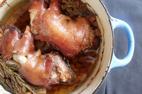 Pig Feet Recipe Slow Cooker, Pig Ears Recipe, Trotters Recipe, Pig Feet Recipe, Taro Recipes, Offal Recipes, Pig Trotters, Historical Food, Nutella Muffin