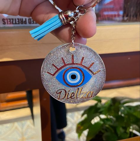 Resin acrylic Keychain with name and evil eye. Evil Eye Resin Keychain, Bookmark Resin, Keychain With Name, Chain Ideas, Evil Eye Art, Turkish Eye, Resin Acrylic, Acrylic Keychain, Eye Art